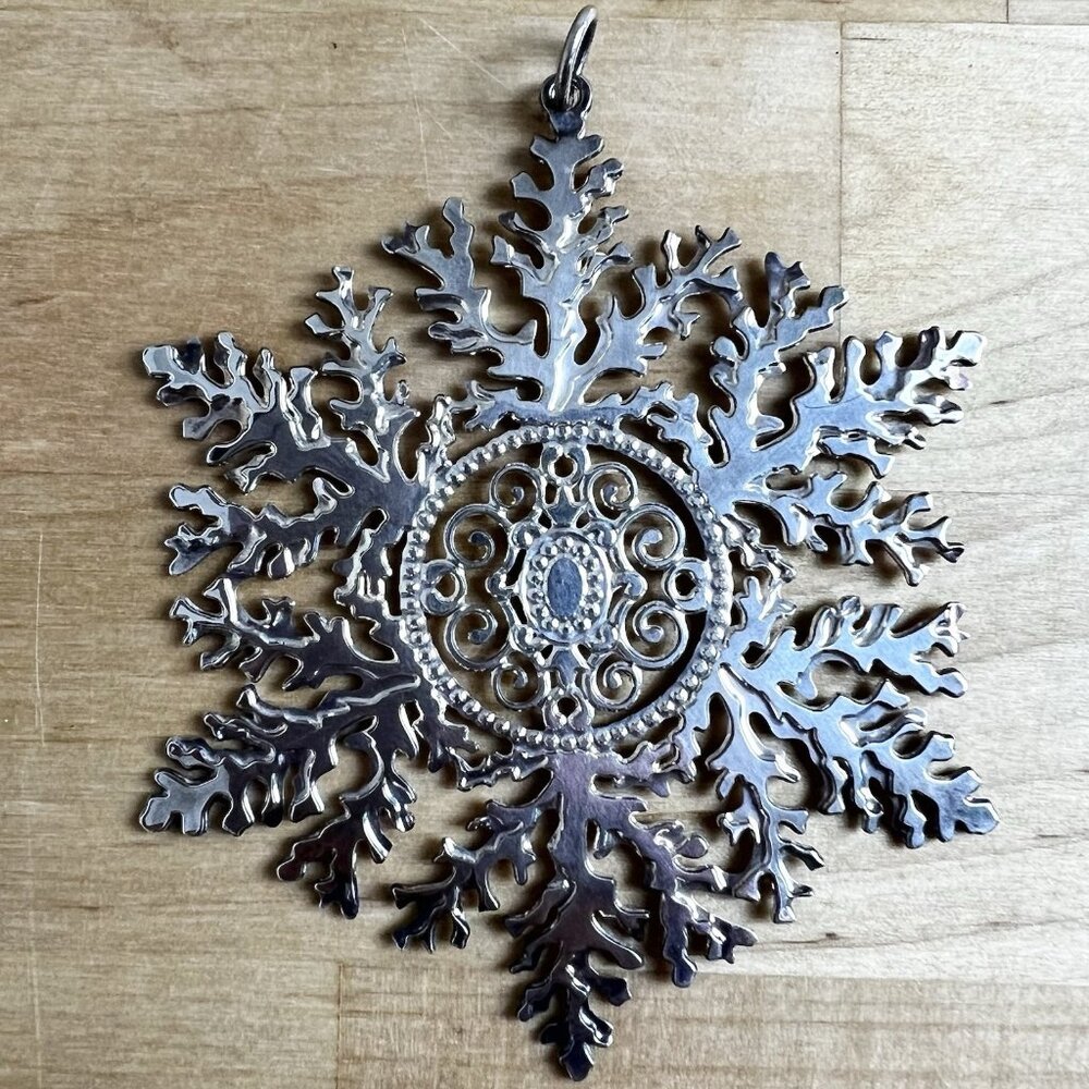 Vintage MMA 1999 Metropolitan Museum of Art MMA Silver Plated Snowflake Ornament